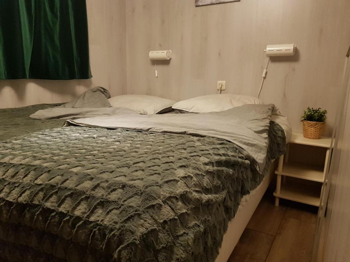 Chalet 2 Pers Met Hottub - Aan De Bosrand - Ijsselmeer - Gaasterland - Bos Rijs エクステリア 写真